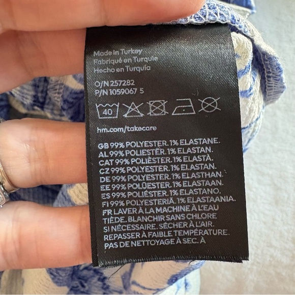 H&M Floral Print Smocked Waist Midi Dress in Blue and White - Picture 10 of 17